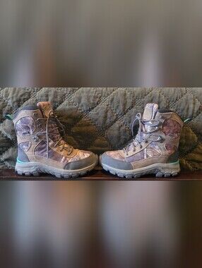 Cabela's Women's 7.5 Camo Hunting Boots 3M Thinsulate Leather